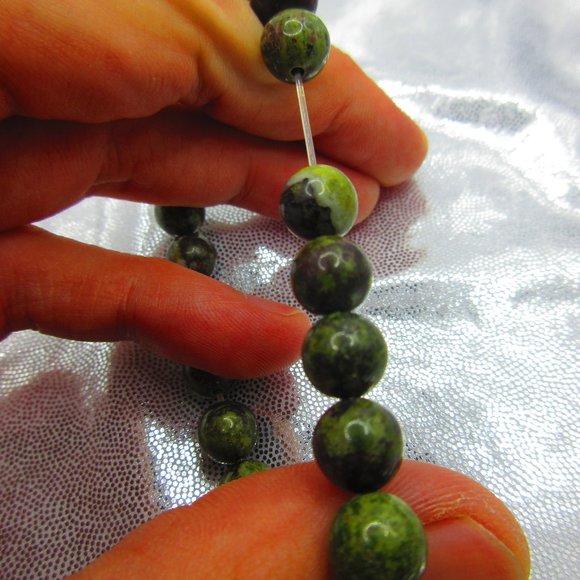 Dragon Bloodstone 8mm Round 7" Stretchy Gemstone Bracelet - Picture 3 of 3
